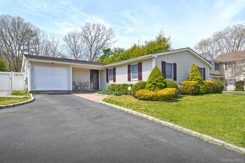 Photo of 186 11th Avenue, Holtsville, NY 11742 (MLS # 986750)