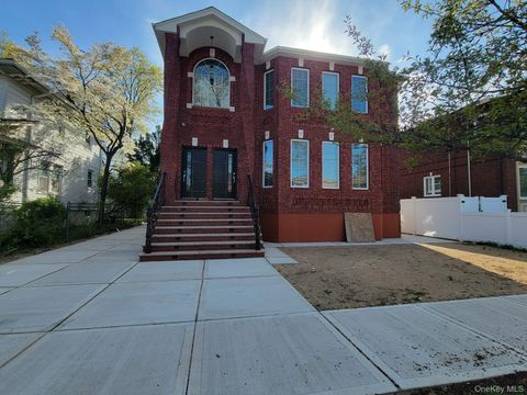 Photo of 24712 139th Avenue, Rosedale, NY 11422 (MLS # 989218)