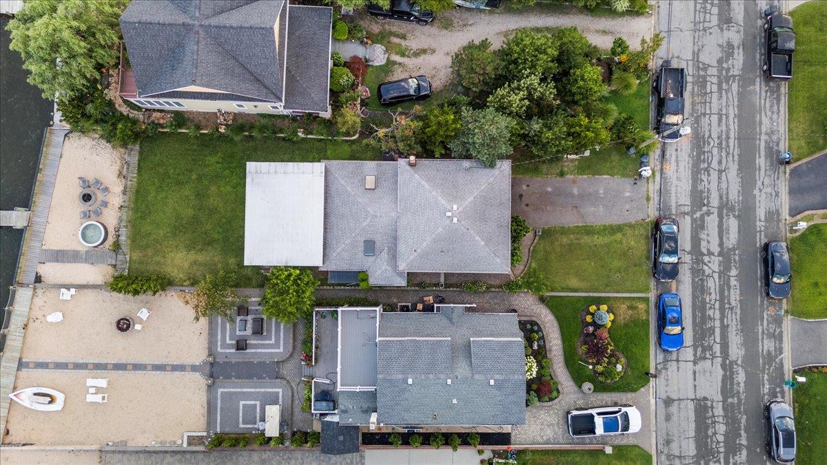 Lindenhurst, New York 11757, United States, 3 Bedrooms Bedrooms, ,2 BathroomsBathrooms,Residential,Active,182463