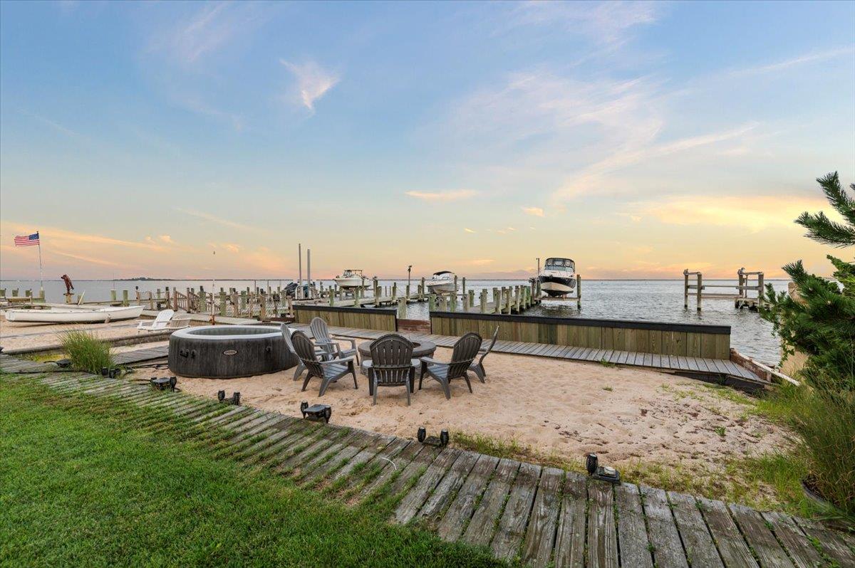 Lindenhurst, New York 11757, United States, 3 Bedrooms Bedrooms, ,2 BathroomsBathrooms,Residential,Active,182463