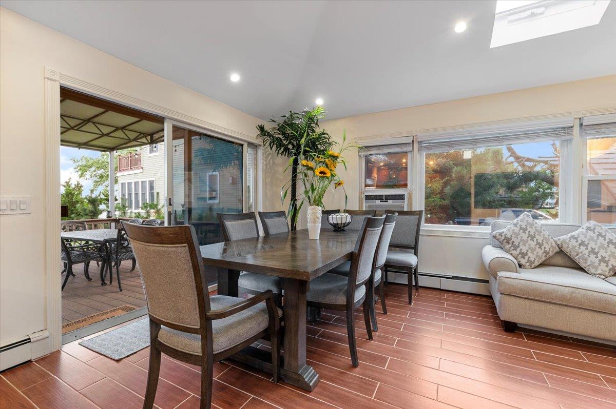 Lindenhurst, New York 11757, United States, 3 Bedrooms Bedrooms, ,2 BathroomsBathrooms,Residential,Active,182463