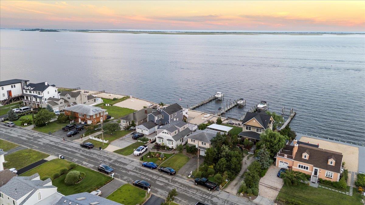 Lindenhurst, New York 11757, United States, 3 Bedrooms Bedrooms, ,2 BathroomsBathrooms,Residential,Active,182463