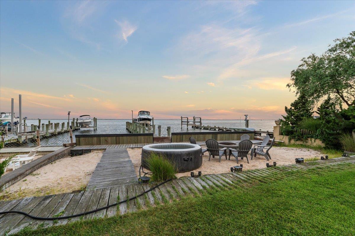 Lindenhurst, New York 11757, United States, 3 Bedrooms Bedrooms, ,2 BathroomsBathrooms,Residential,Active,182463