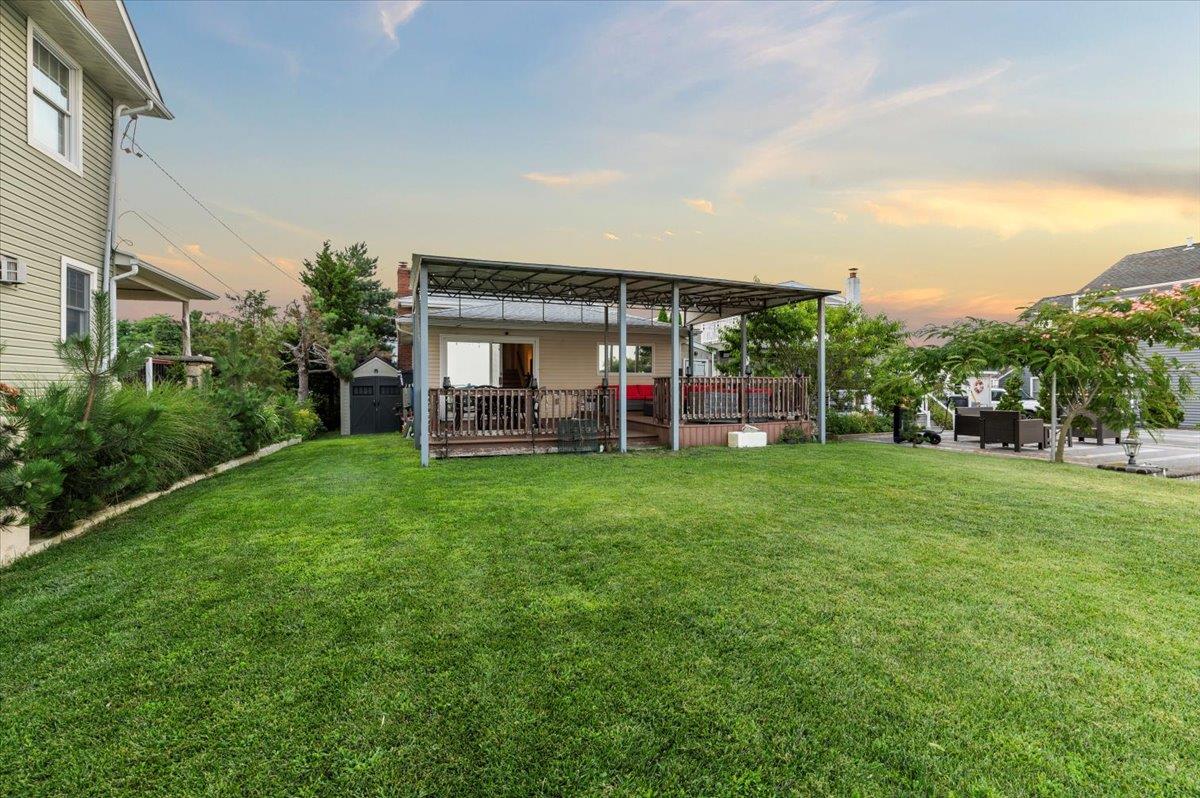 Lindenhurst, New York 11757, United States, 3 Bedrooms Bedrooms, ,2 BathroomsBathrooms,Residential,Active,182463