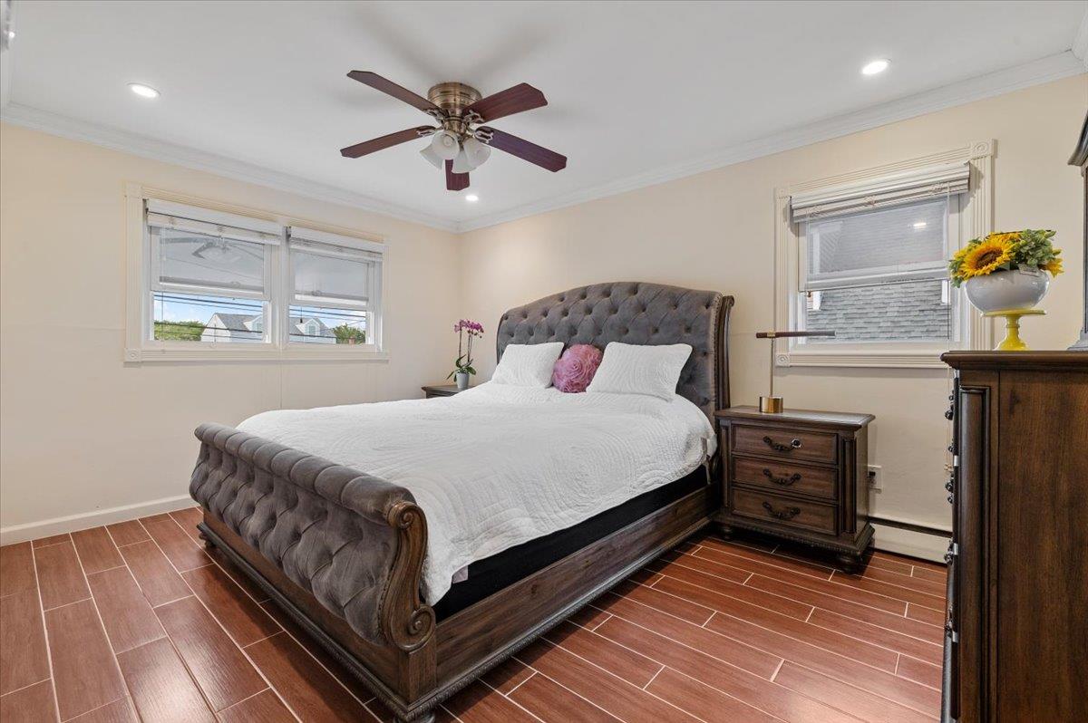 Lindenhurst, New York 11757, United States, 3 Bedrooms Bedrooms, ,2 BathroomsBathrooms,Residential,Active,182463