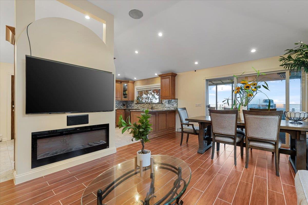 Lindenhurst, New York 11757, United States, 3 Bedrooms Bedrooms, ,2 BathroomsBathrooms,Residential,Active,182463