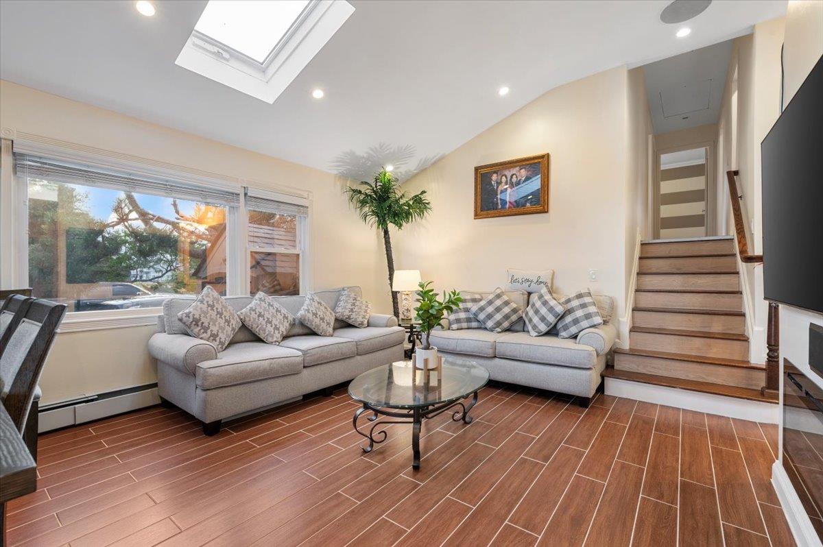 Lindenhurst, New York 11757, United States, 3 Bedrooms Bedrooms, ,2 BathroomsBathrooms,Residential,Active,182463