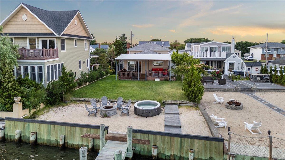 Lindenhurst, New York 11757, United States, 3 Bedrooms Bedrooms, ,2 BathroomsBathrooms,Residential,Active,182463