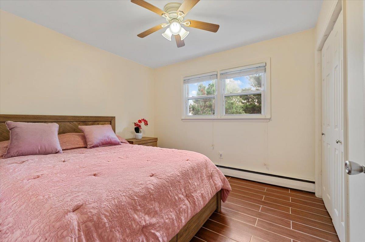 Lindenhurst, New York 11757, United States, 3 Bedrooms Bedrooms, ,2 BathroomsBathrooms,Residential,Active,182463