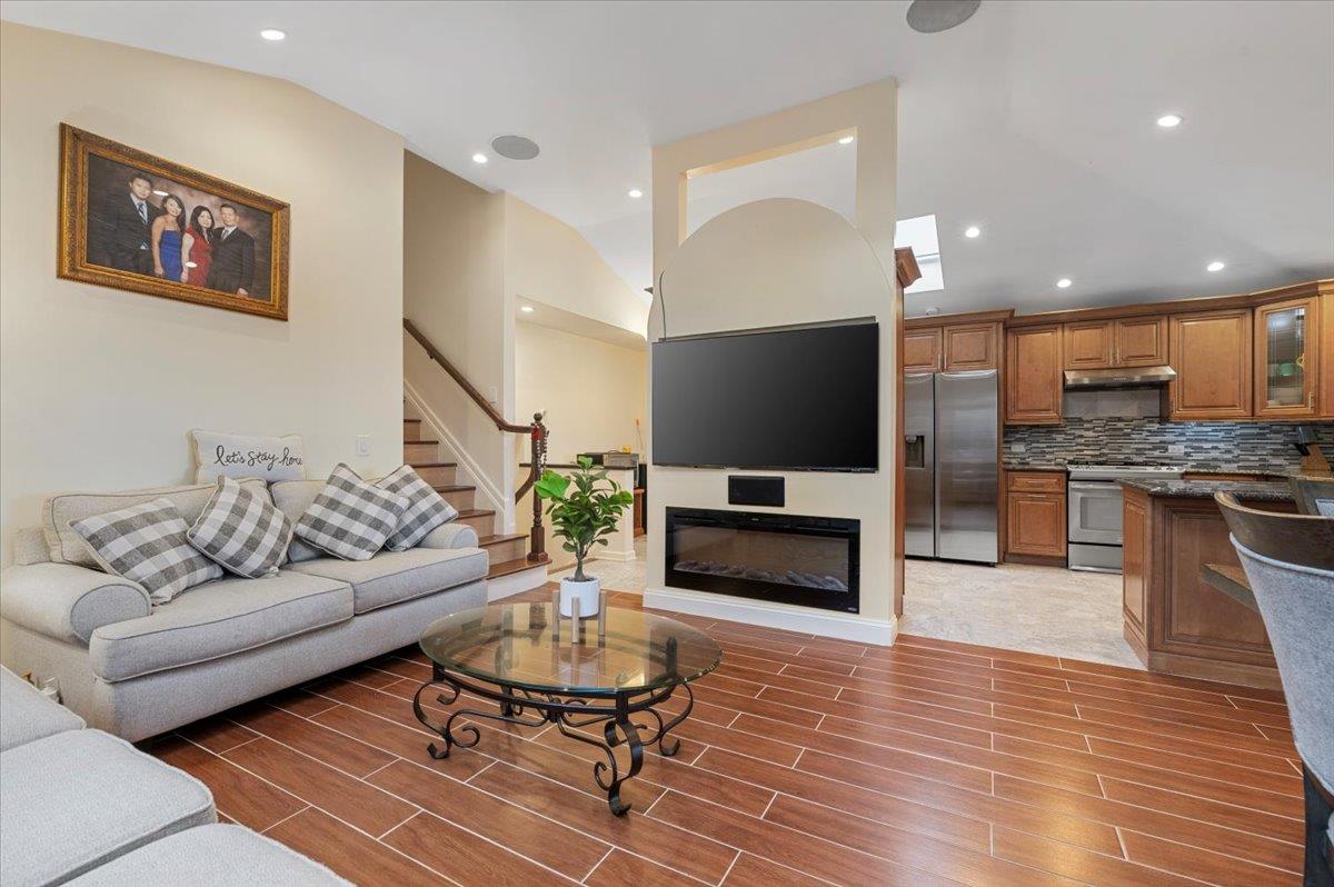 Lindenhurst, New York 11757, United States, 3 Bedrooms Bedrooms, ,2 BathroomsBathrooms,Residential,Active,182463