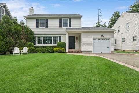 Photo of 228 Kilburn Road, Garden City, NY 11530 (MLS # 900830)