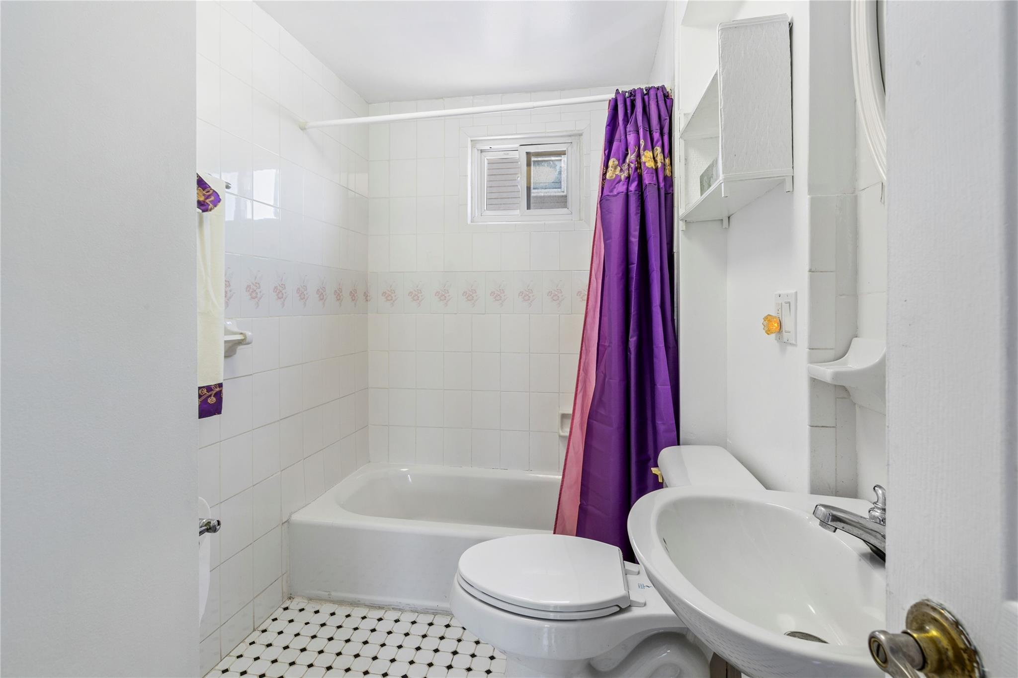 20 E Greenwich Avenue, Roosevelt, New York image 13