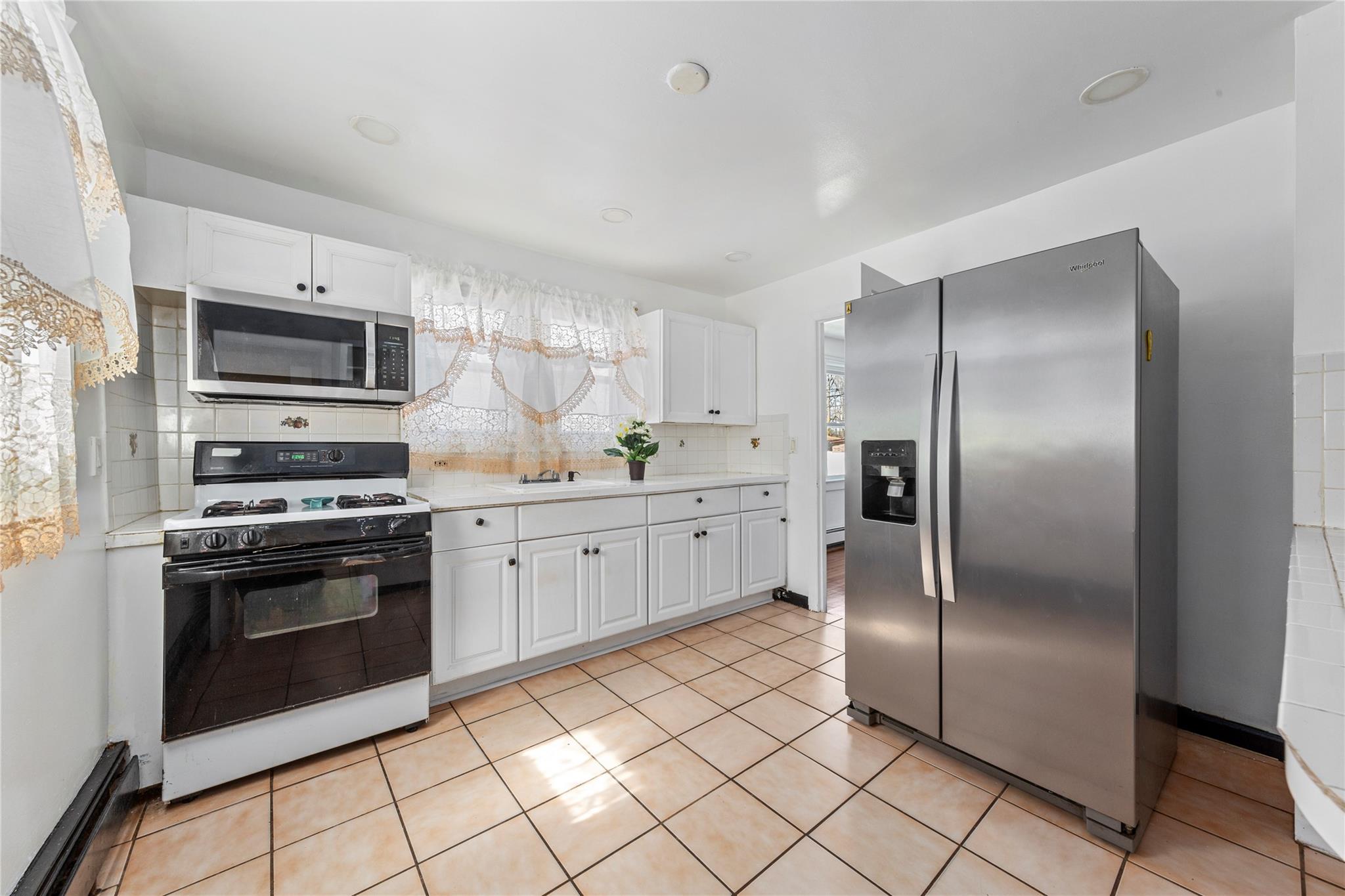 20 E Greenwich Avenue, Roosevelt, New York image 9