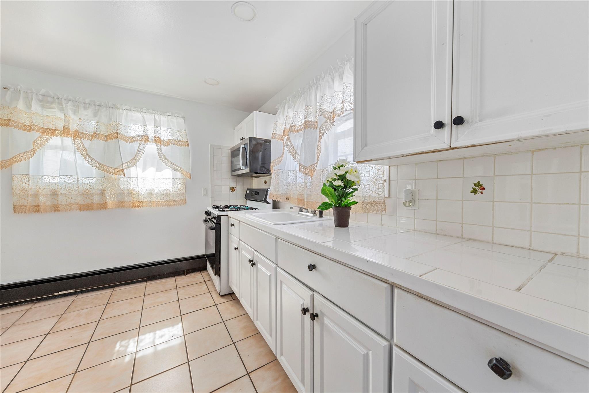 20 E Greenwich Avenue, Roosevelt, New York image 8
