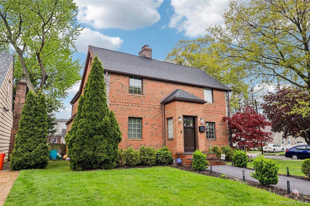 Photo of 57 Berkley Road, Mineola, NY 11501 (MLS # 992113)