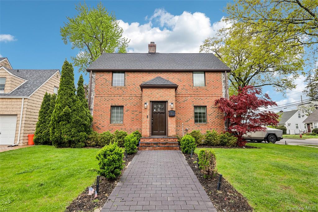 Photo of 57 Berkley Road, Mineola, NY 11501 (MLS # 992113)