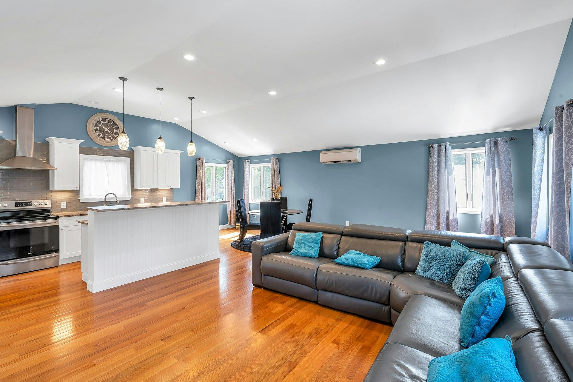 Manchester Road, Huntington, Hamptons, NY - 5 Bedrooms  
3 Bathrooms - 