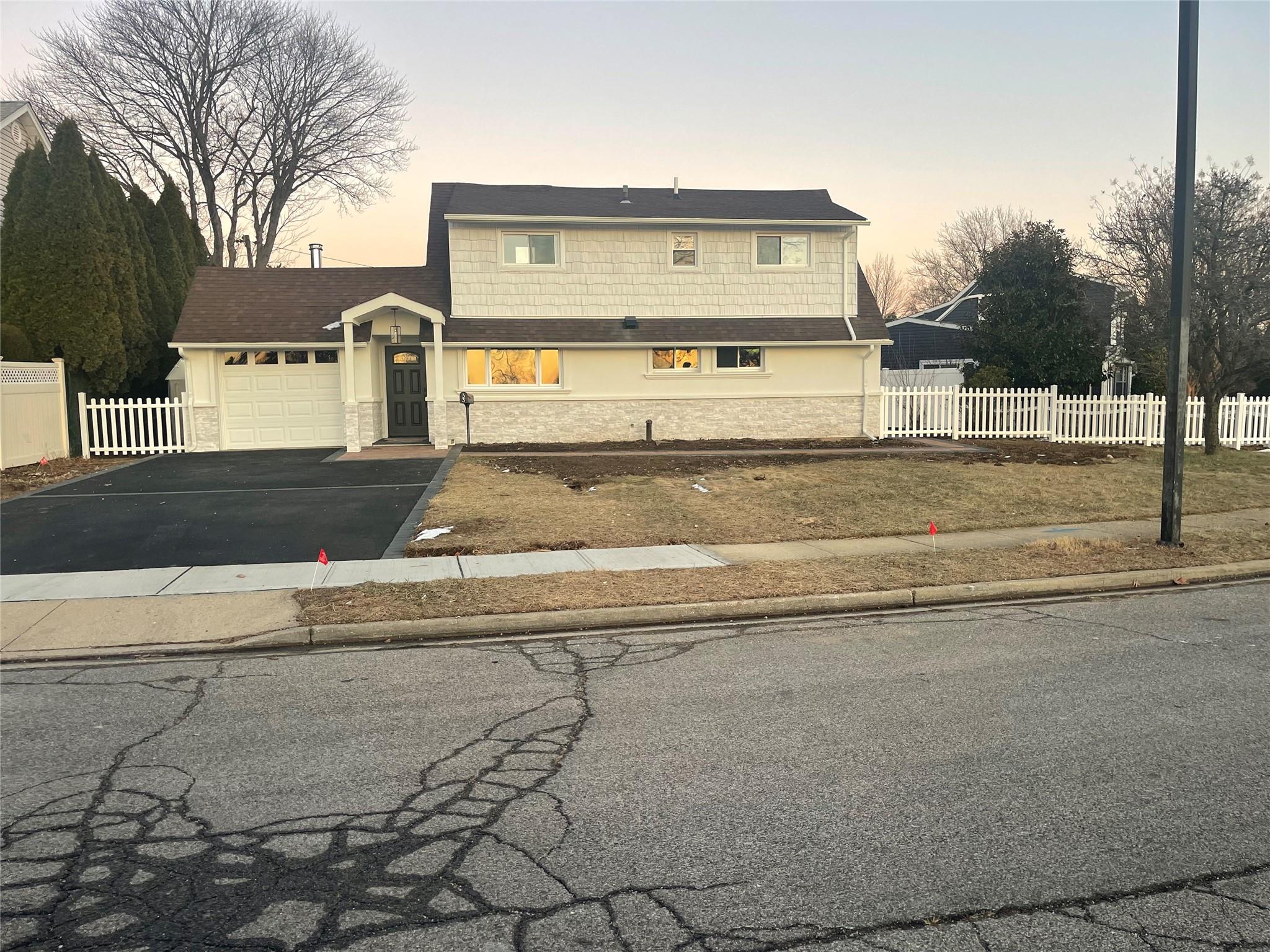 33 Ball Park Lane, Hicksville, New York image 1
