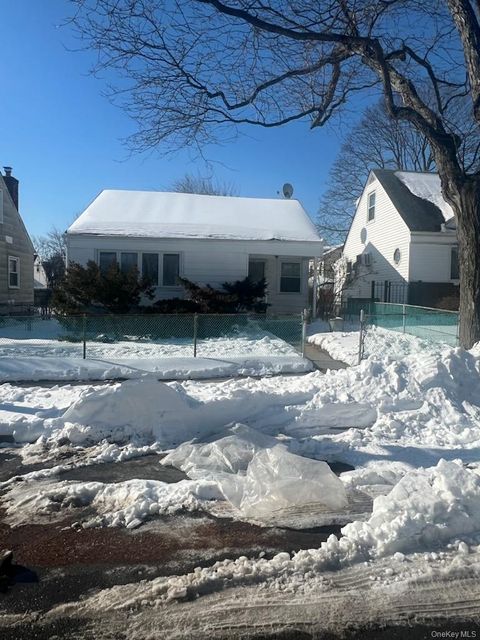 7950 262nd Street Glen Oaks NY 11004