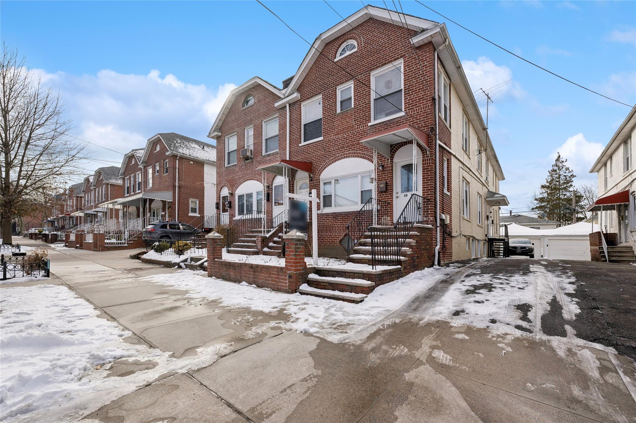 39-10 201 Street