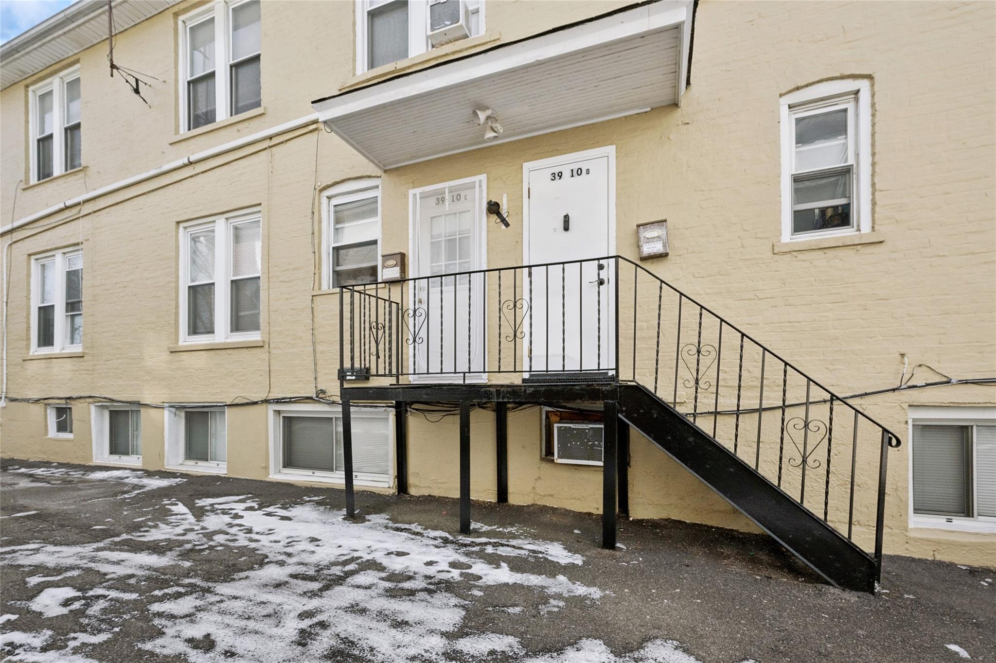 39-10 201 Street