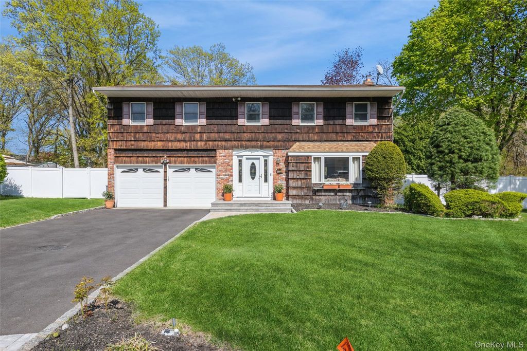 Photo of 19 Heather Drive, Kings Park, NY 11754 (MLS # 991082)