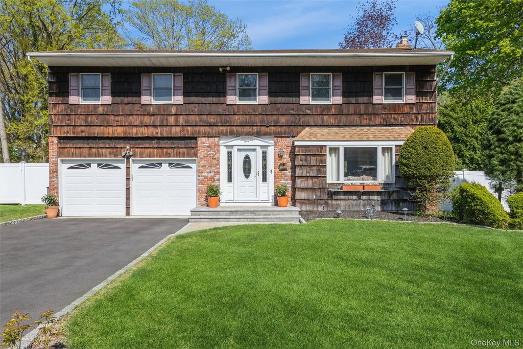 Photo of 19 Heather Drive, Kings Park, NY 11754 (MLS # 991082)