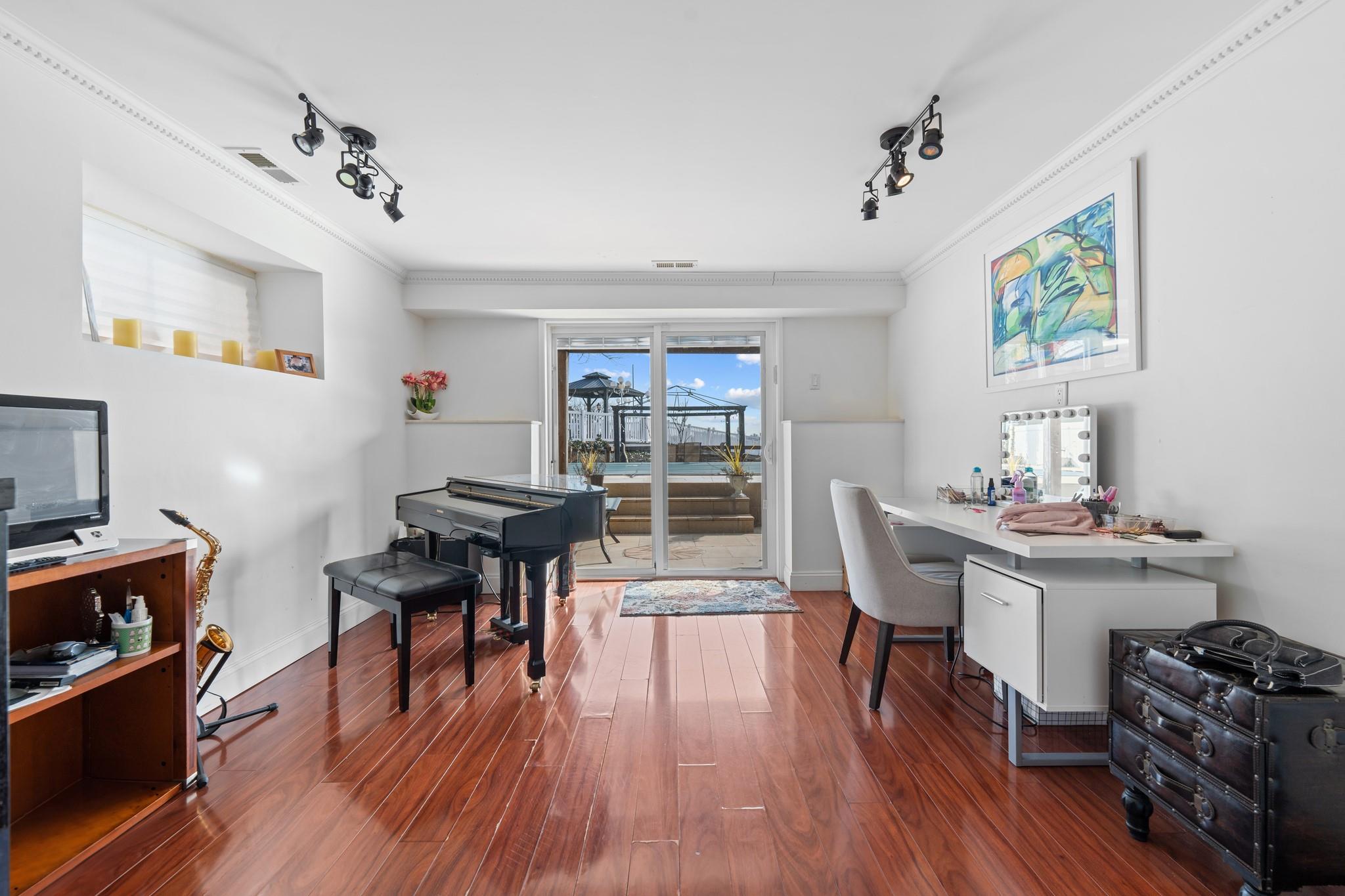 299 Whitman Drive, Brooklyn, New York image 18