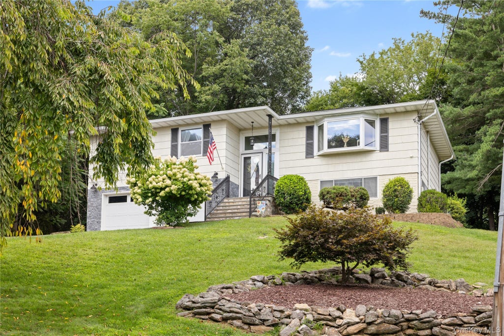 Photo of 6 Reeback Drive, Ossining, NY 10562 (MLS # 1044028)