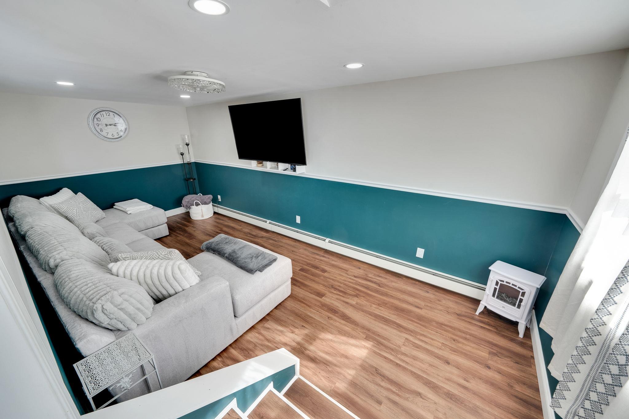 546 S Chicot Avenue, West Islip, New York image 12