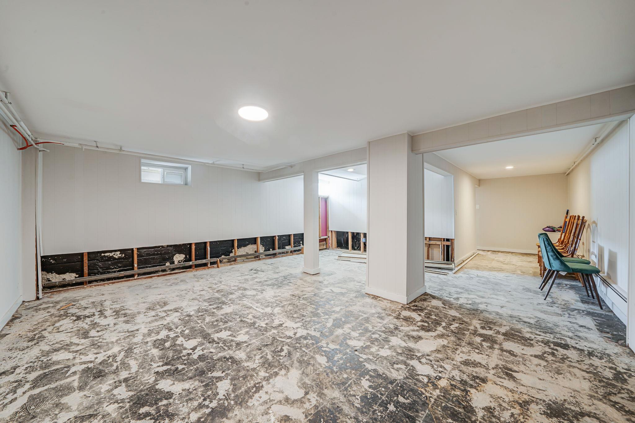 546 S Chicot Avenue, West Islip, New York image 22