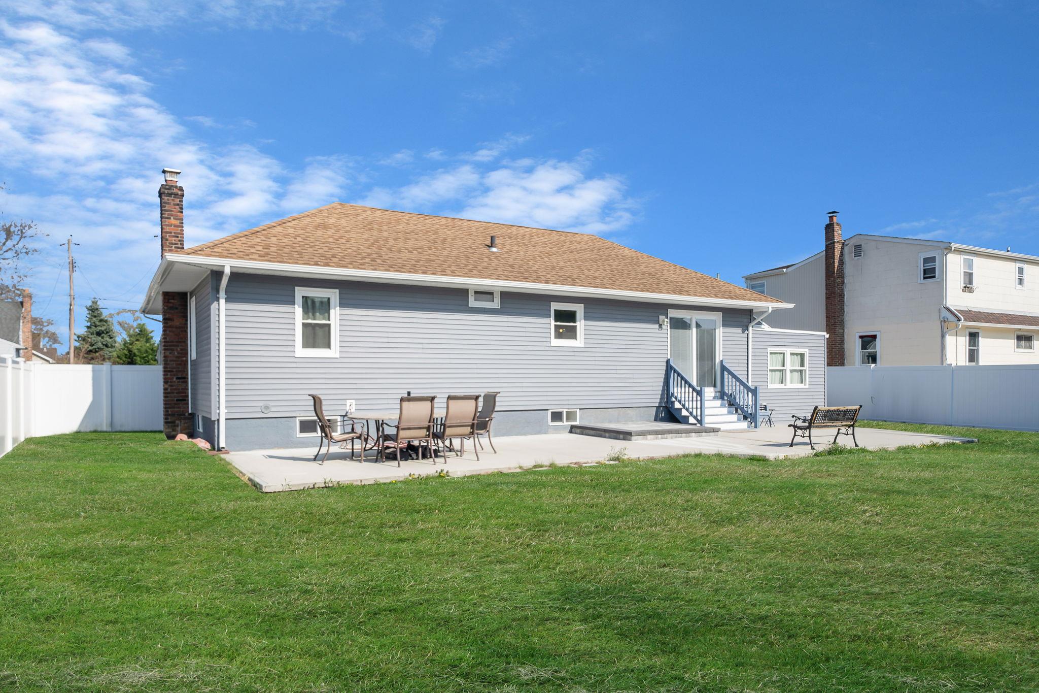 546 S Chicot Avenue, West Islip, New York image 26