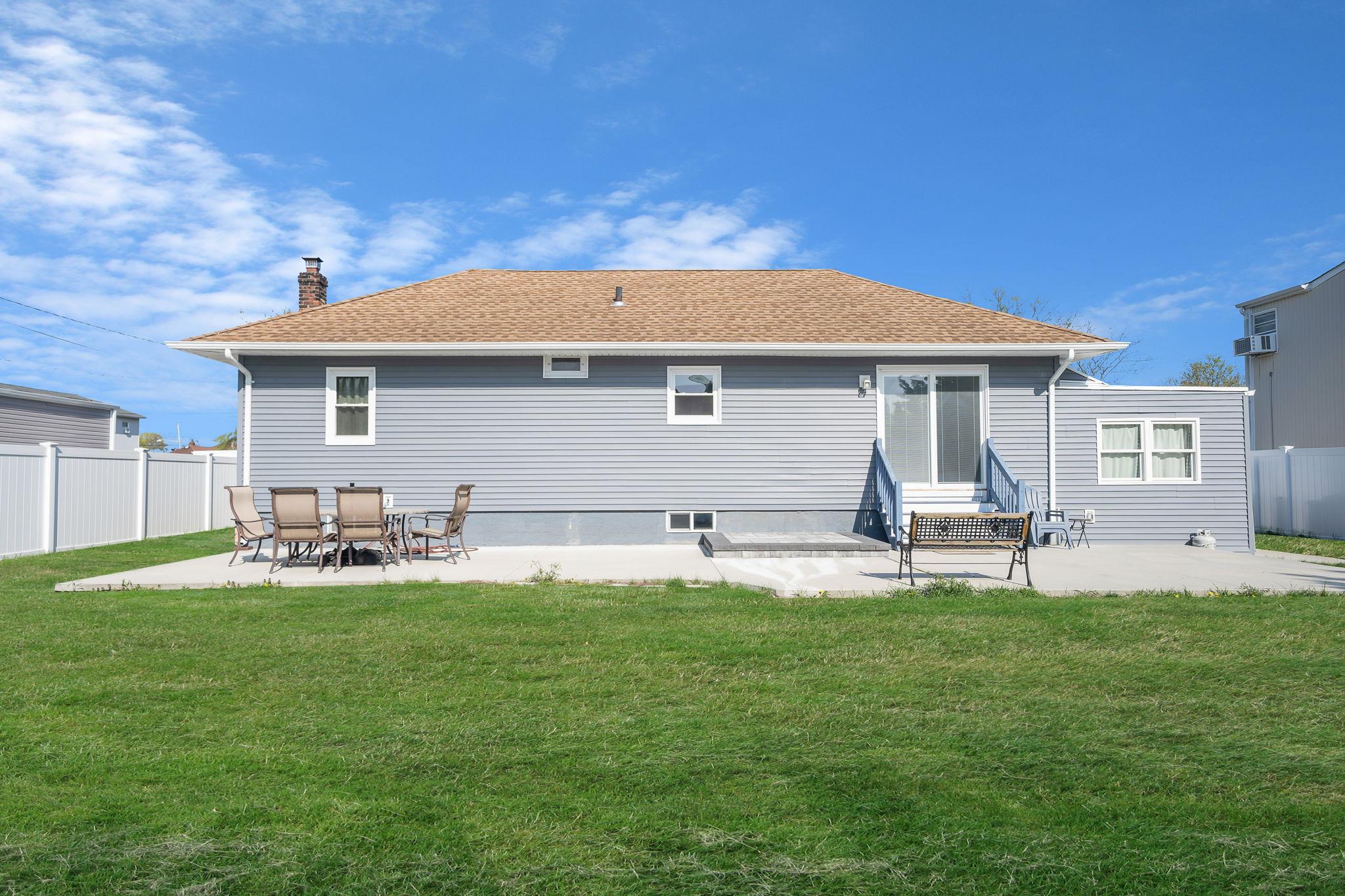 546 S Chicot Avenue, West Islip, New York image 25