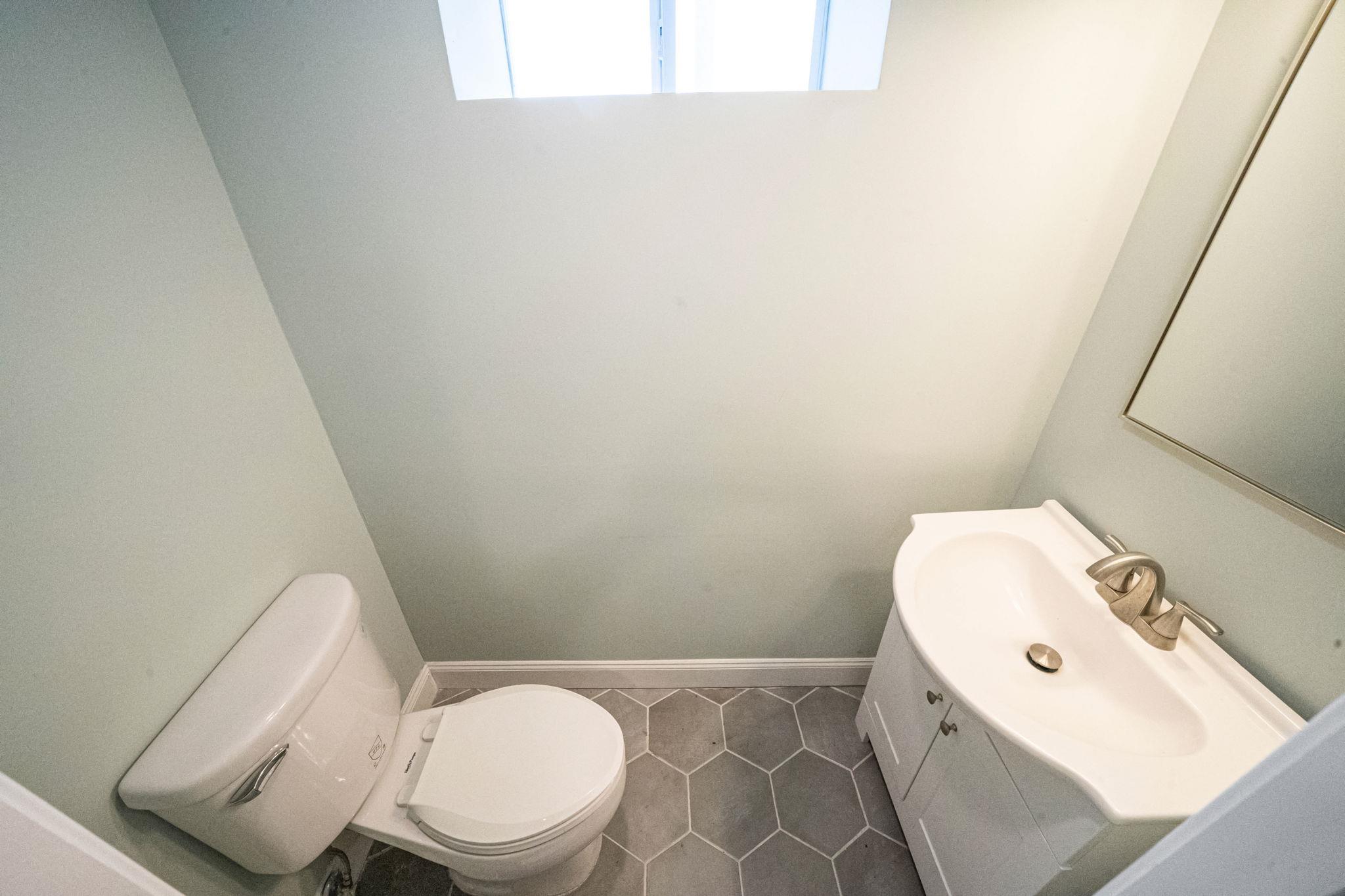 546 S Chicot Avenue, West Islip, New York image 20