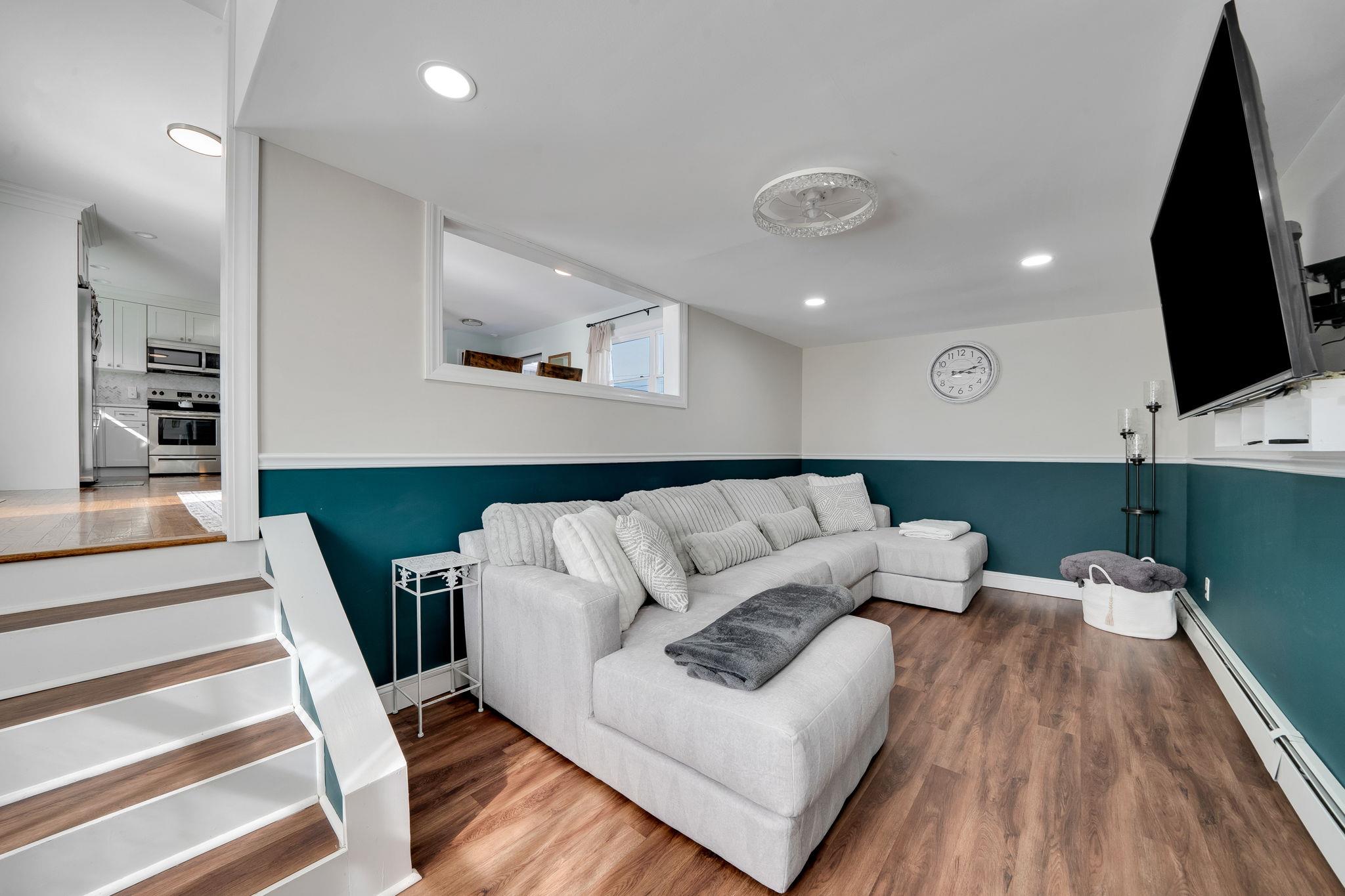 546 S Chicot Avenue, West Islip, New York image 13