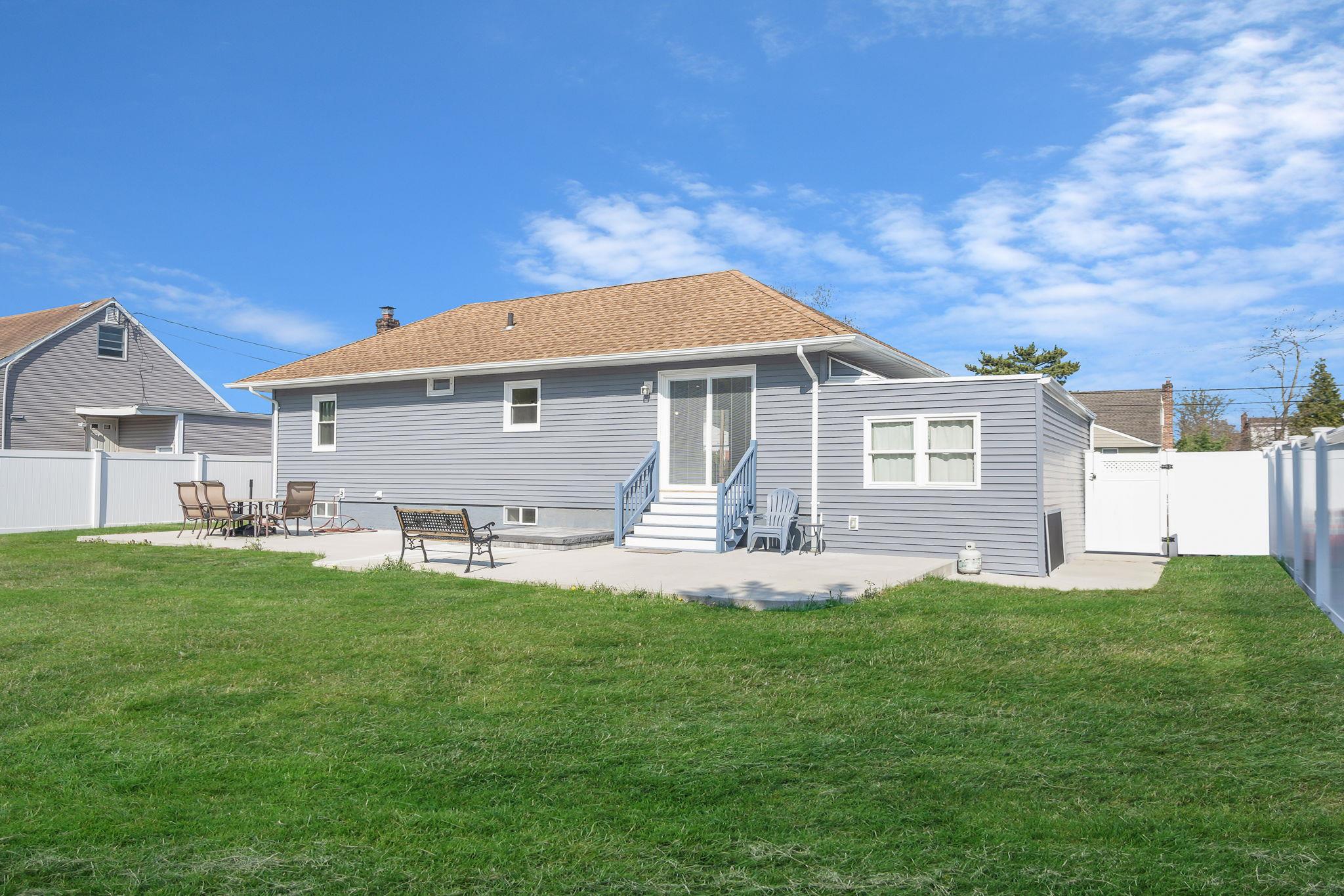 546 S Chicot Avenue, West Islip, New York image 24