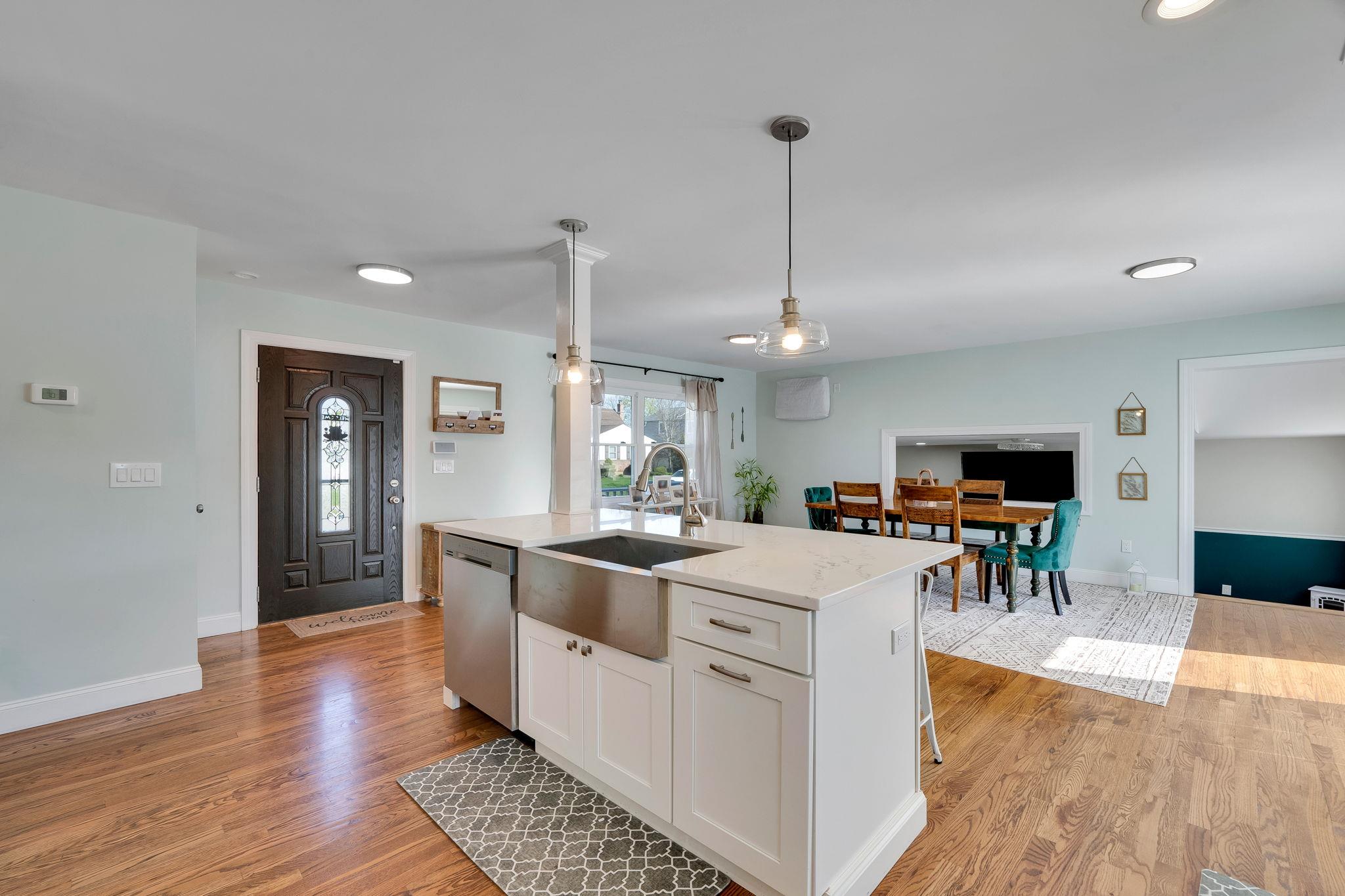 546 S Chicot Avenue, West Islip, New York image 9
