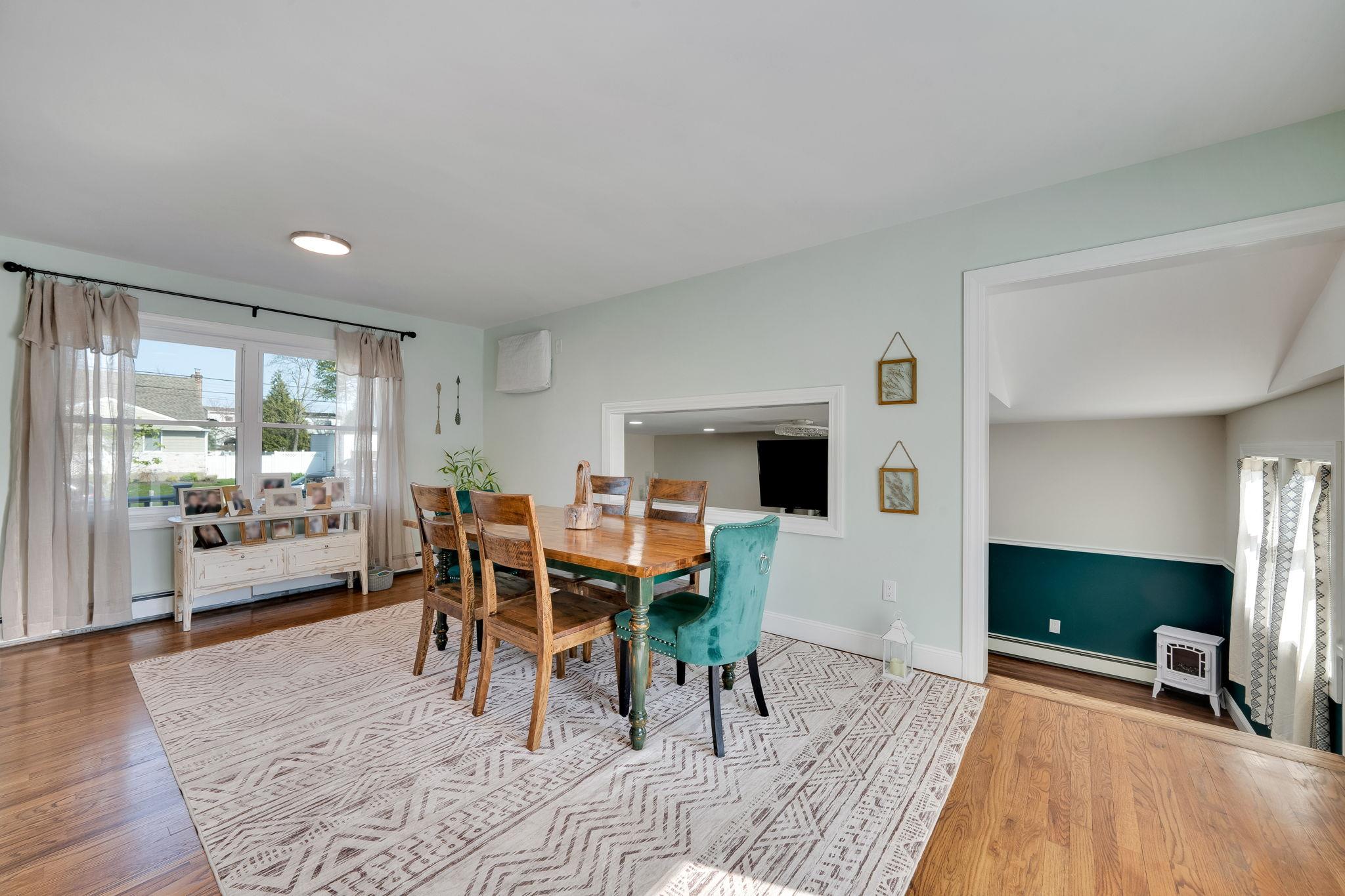 546 S Chicot Avenue, West Islip, New York image 10