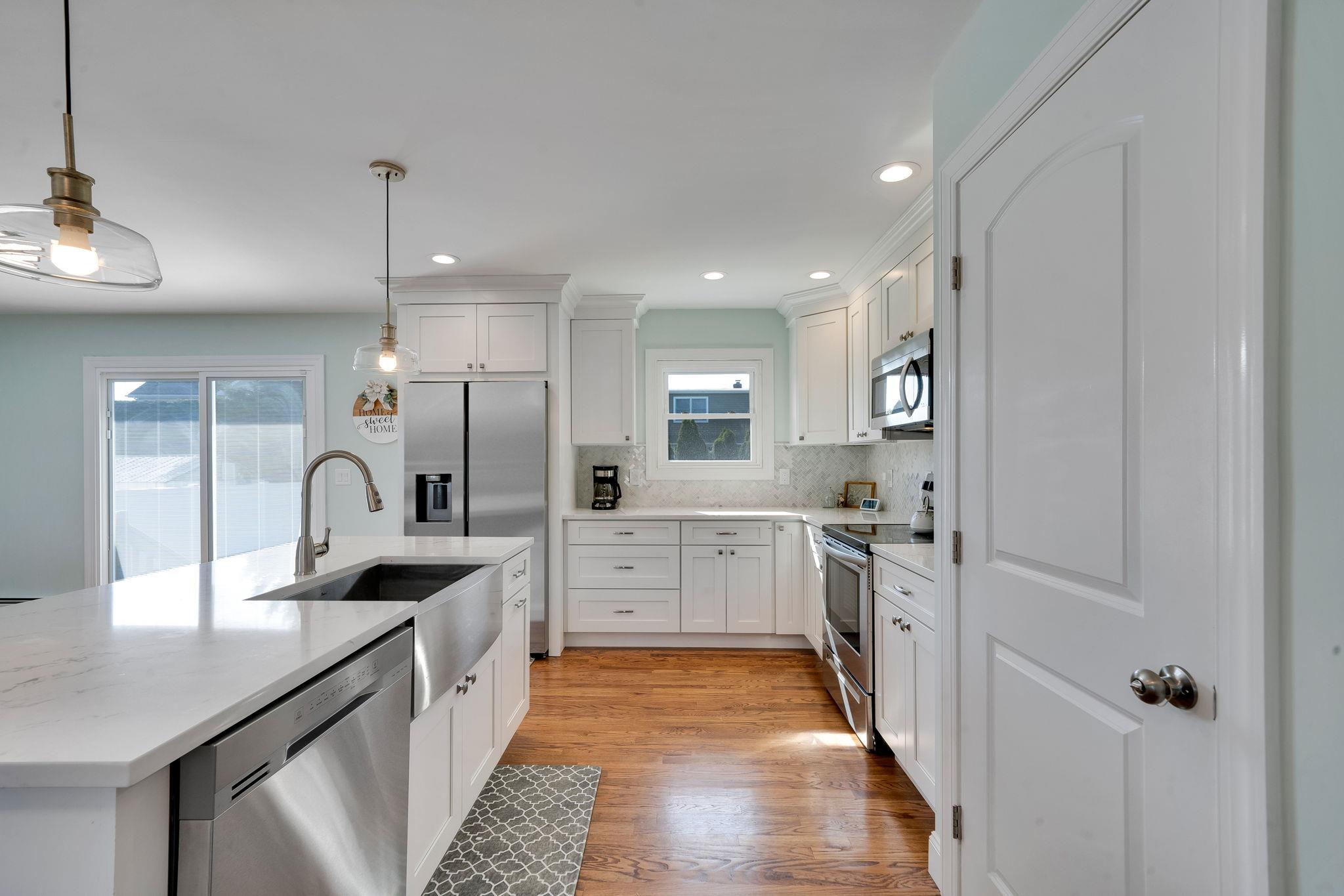 546 S Chicot Avenue, West Islip, New York image 7