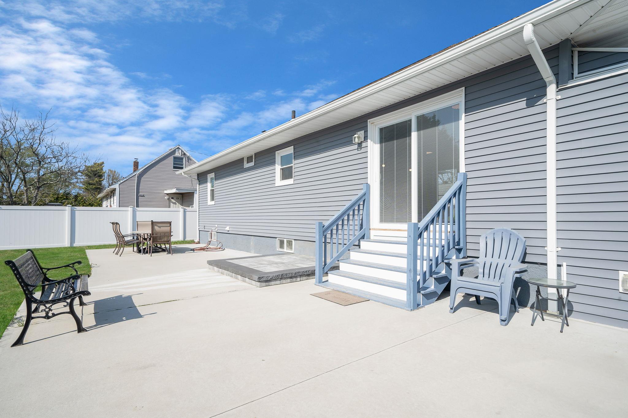 546 S Chicot Avenue, West Islip, New York image 5