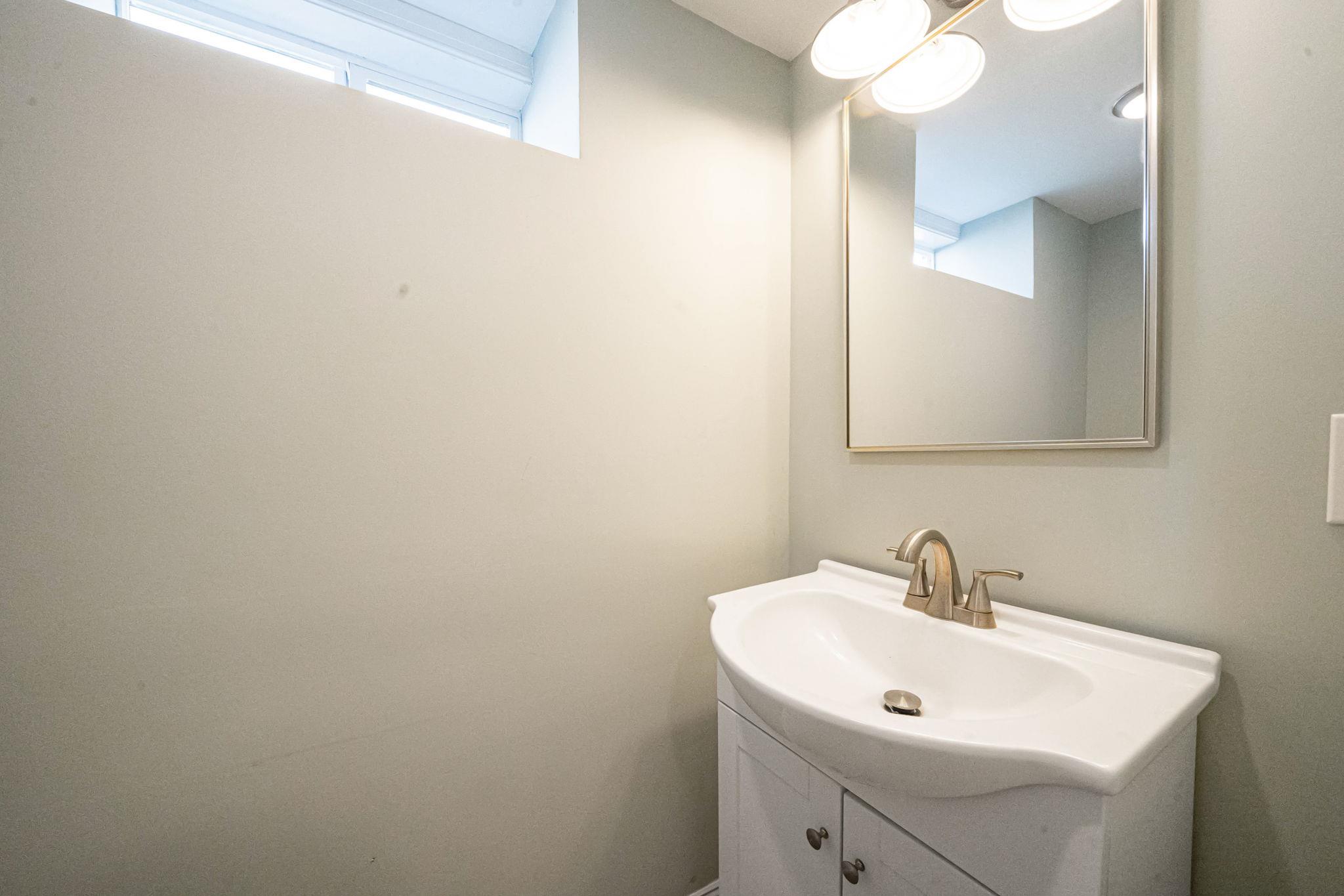 546 S Chicot Avenue, West Islip, New York image 21