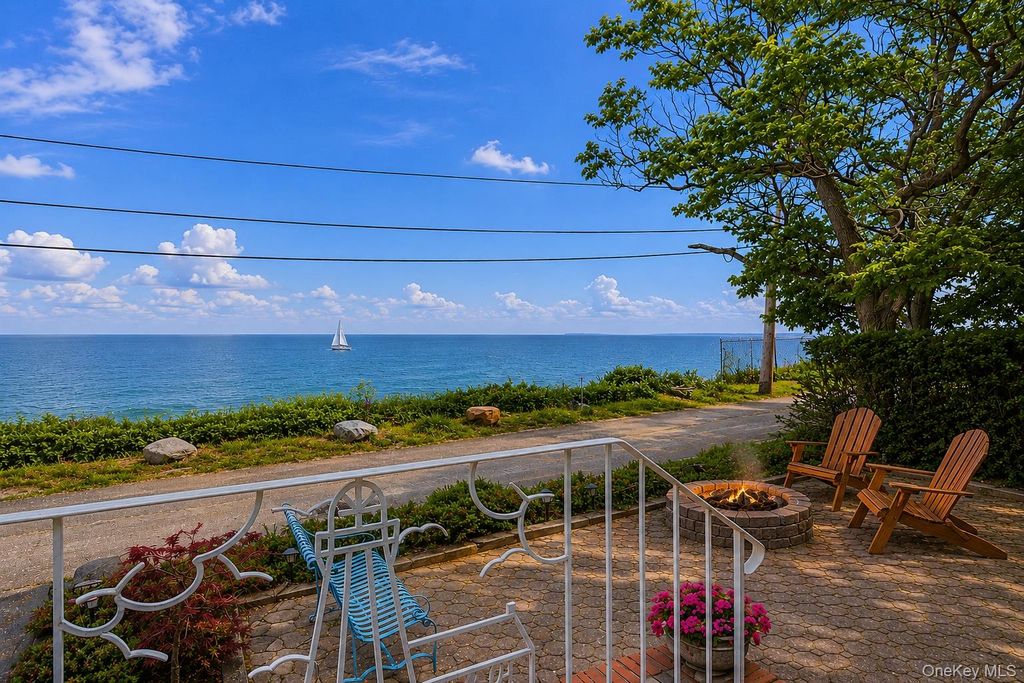 Photo of 120 Soundview Drive, Rocky Point, NY 11778 (MLS # 1005509)
