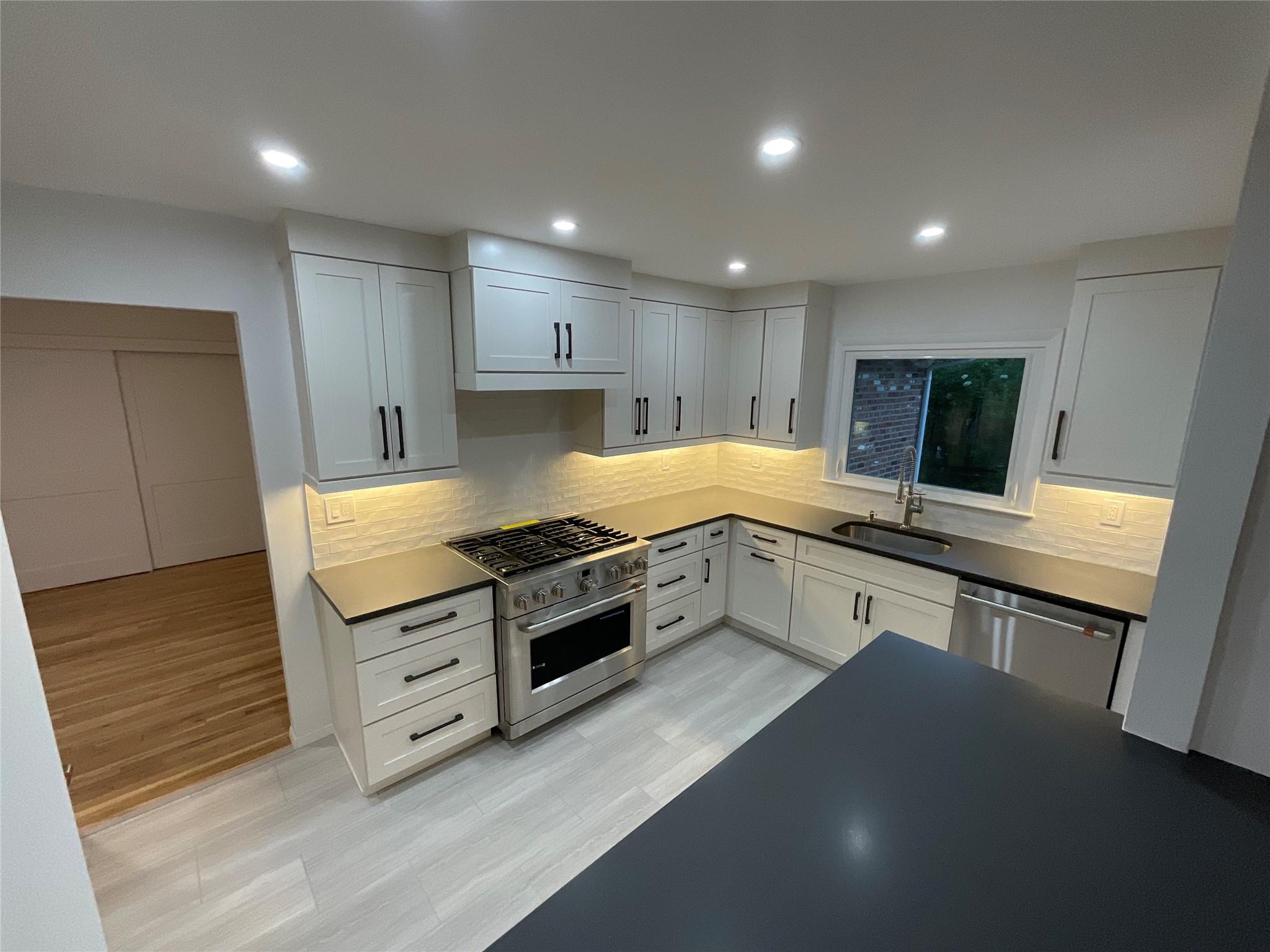 289 Birch Drive, Roslyn, New York image 12