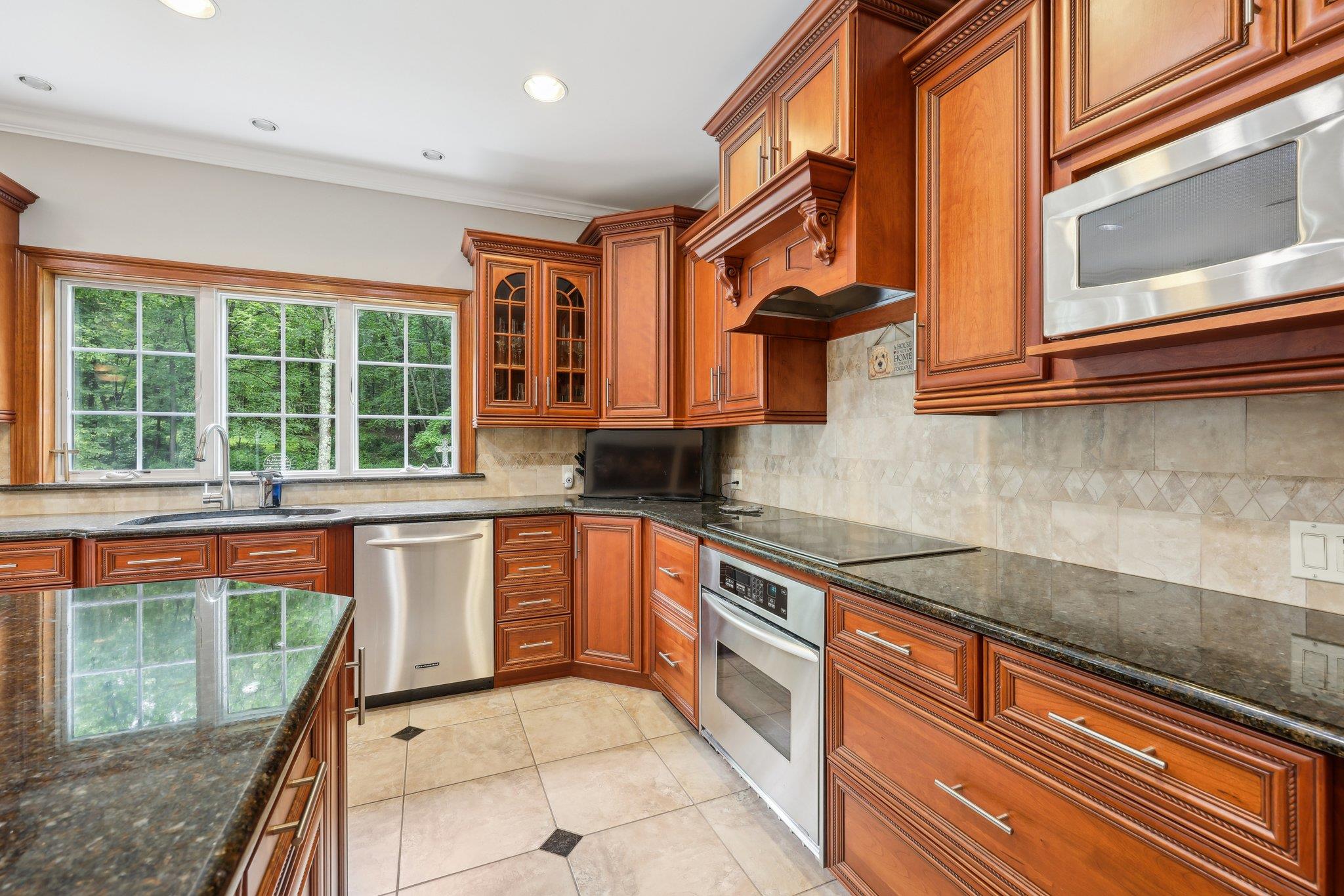 306 Old Mill Road, Valley Cottage, New York image 11