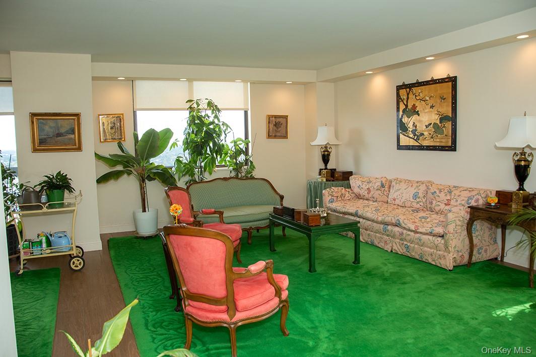 27110 grand central Parkway 19V