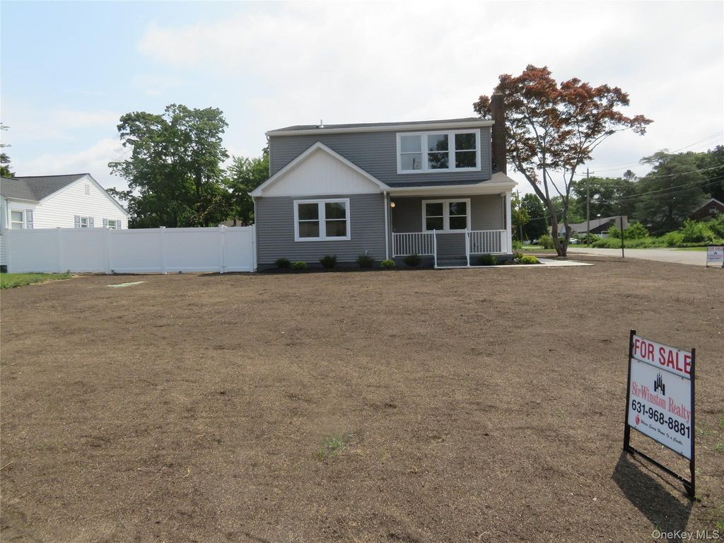 Photo of 271 Washington Avenue, Patchogue, NY 11772 (MLS # 1029752)