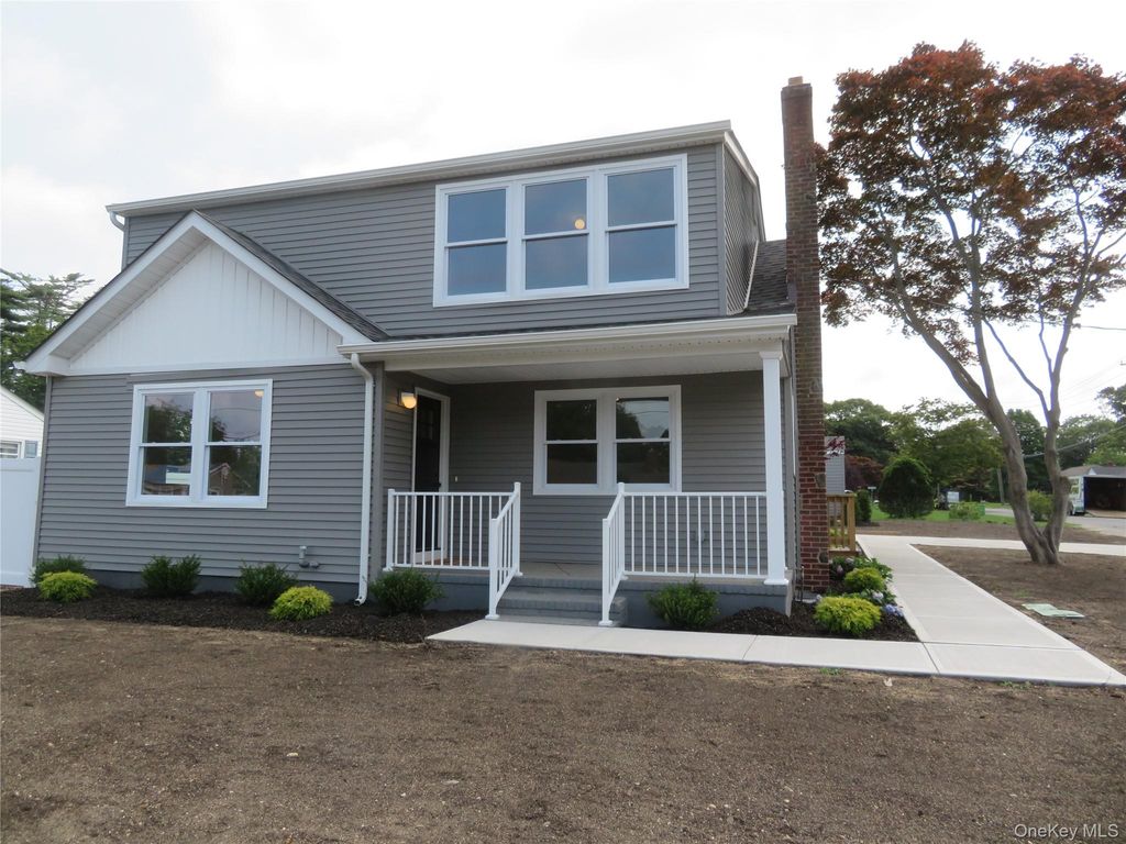 Photo of 271 Washington Avenue, Patchogue, NY 11772 (MLS # 1029752)
