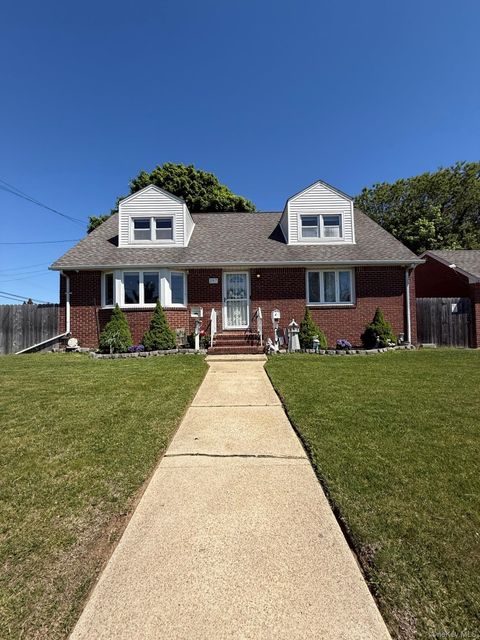 297 N Syracuse Avenue Massapequa NY 11758
