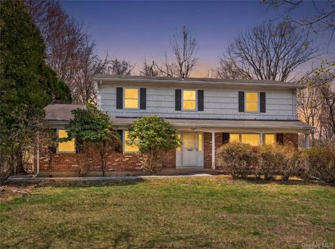 Photo of 8 Ravenna Drive, Pomona, NY 10970 (MLS # 974942)