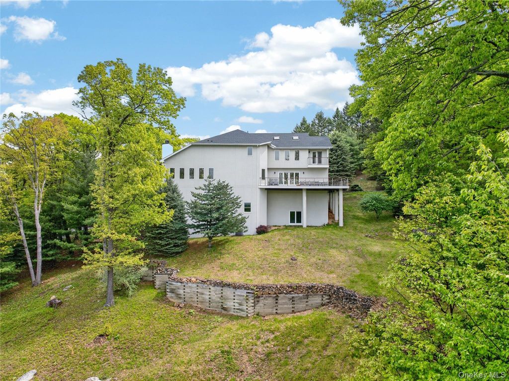 Photo of 12 Parks Wood Drive, Cornwall, NY 12518 (MLS # 1003280)